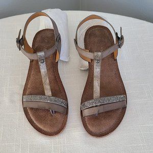 Suede/leather sandals with rhinestone details, tan/gray